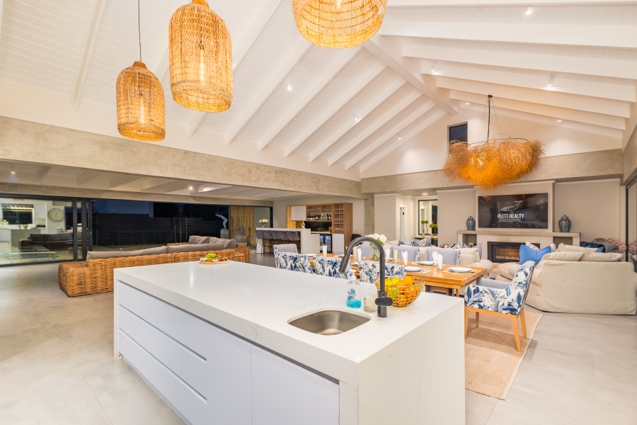 6 Bedroom Property for Sale in Brackenridge Western Cape